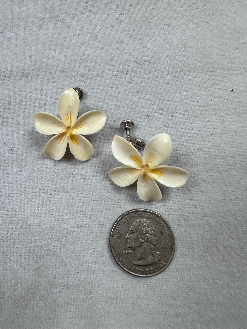 Vintage Hand-carved Cream Plumeria Flower Earrings - Picture 3 of 3